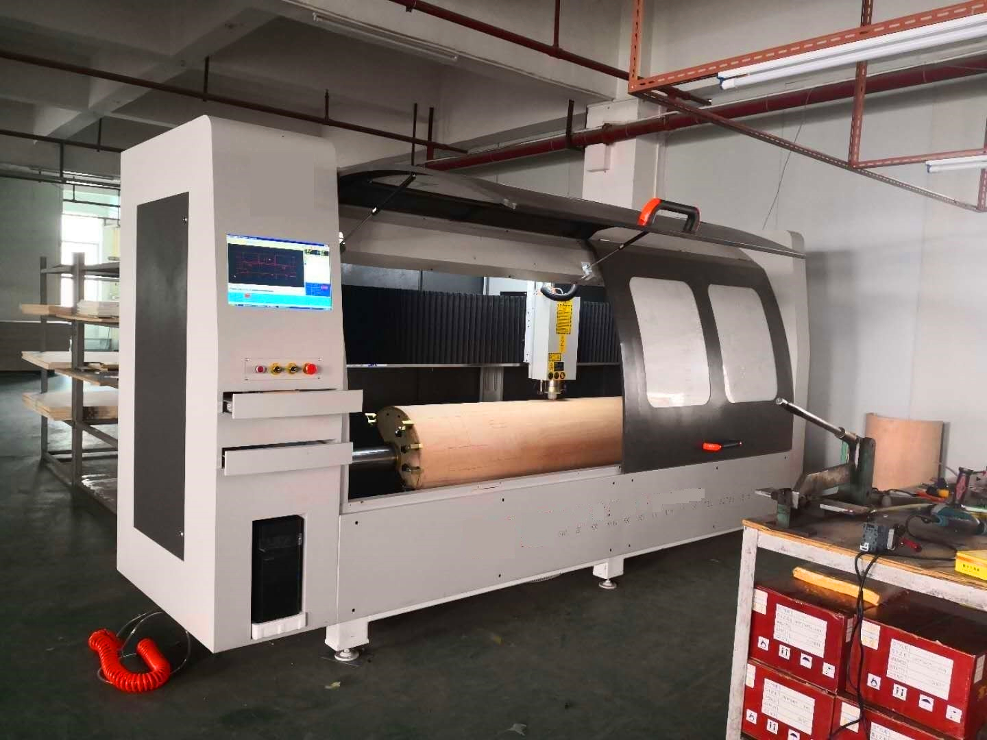 Фрезерный станок с ЧПУ для резки изогнутой фанеры